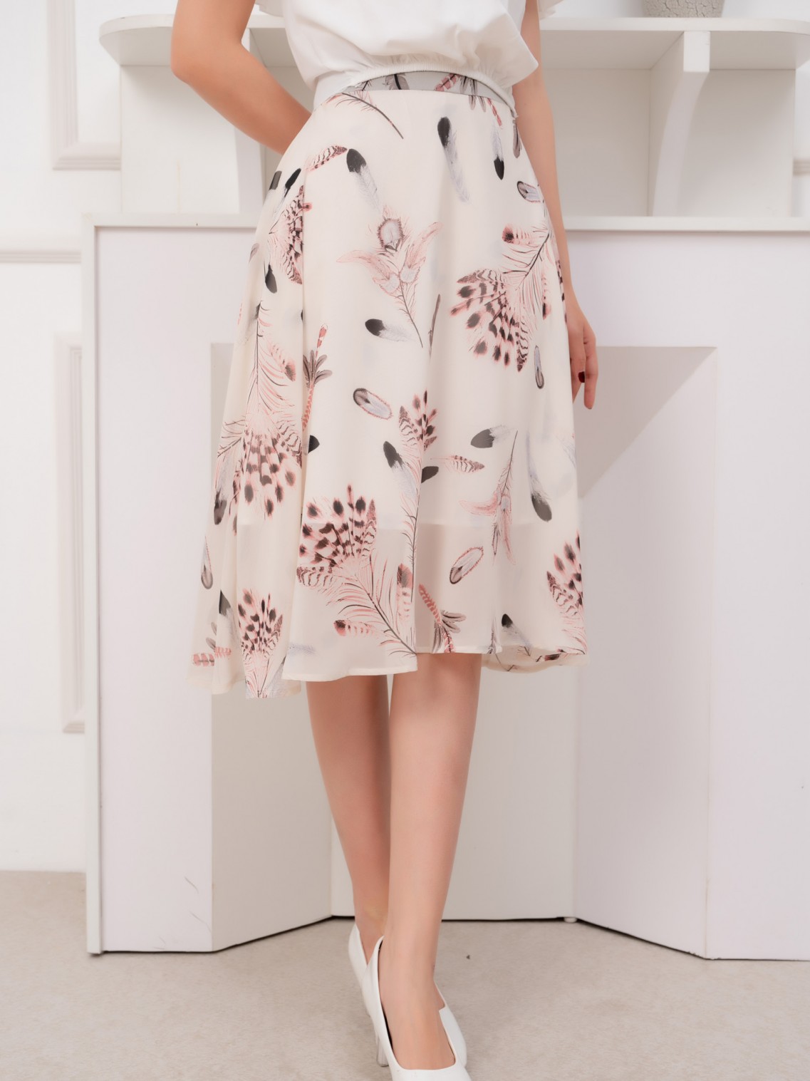 Chân váy xòe lông công trắng size M