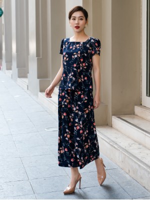 Bộ trung niên cổ vuông hoa dây Xl