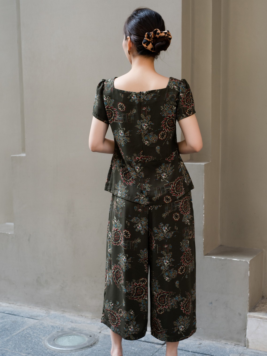 Bộ trung niên cổ vuông xanh rêu 2XL