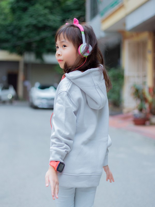 Áo Hoodie in chữ LITTLE Ghi 100