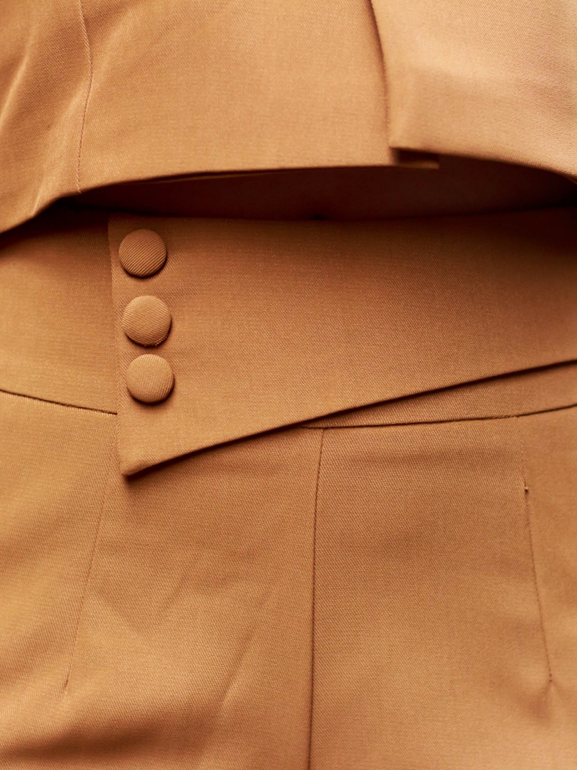 Quần suông Đai 3 cúc Vàng bò  L