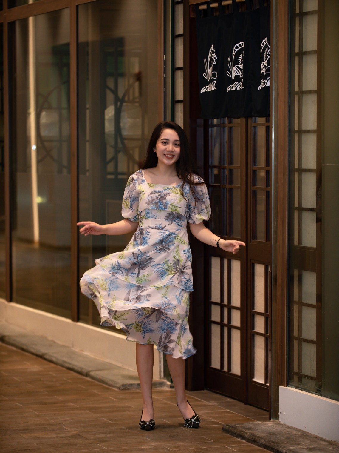 Váy 3 tầng cổ vuông Hồng S