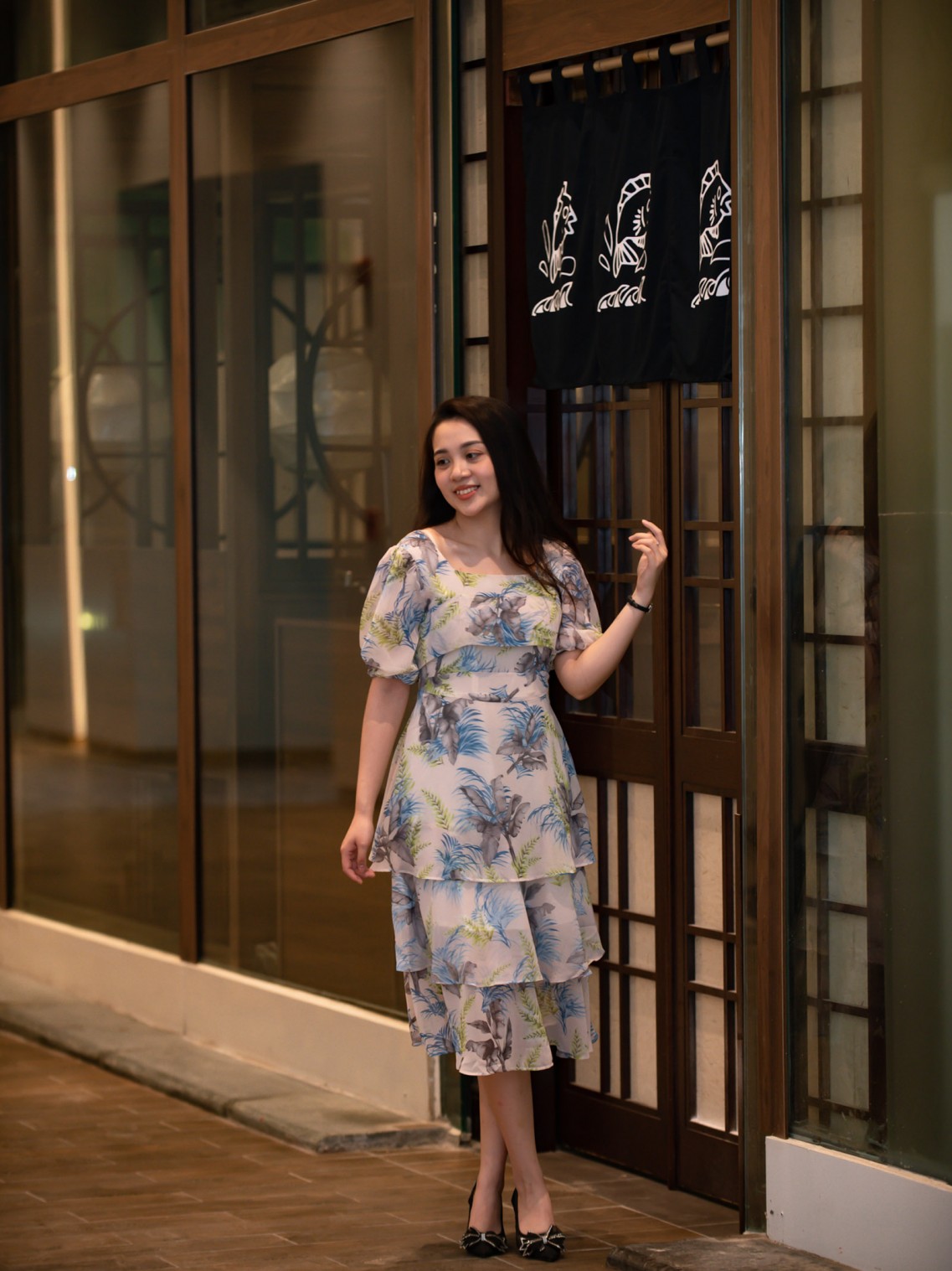 Váy 3 tầng cổ vuông Hồng S