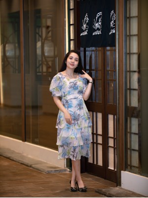 Váy 3 tầng cổ vuông Hồng S